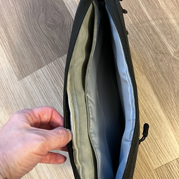 Dark gray Chromebook case - Picture 4 of 7